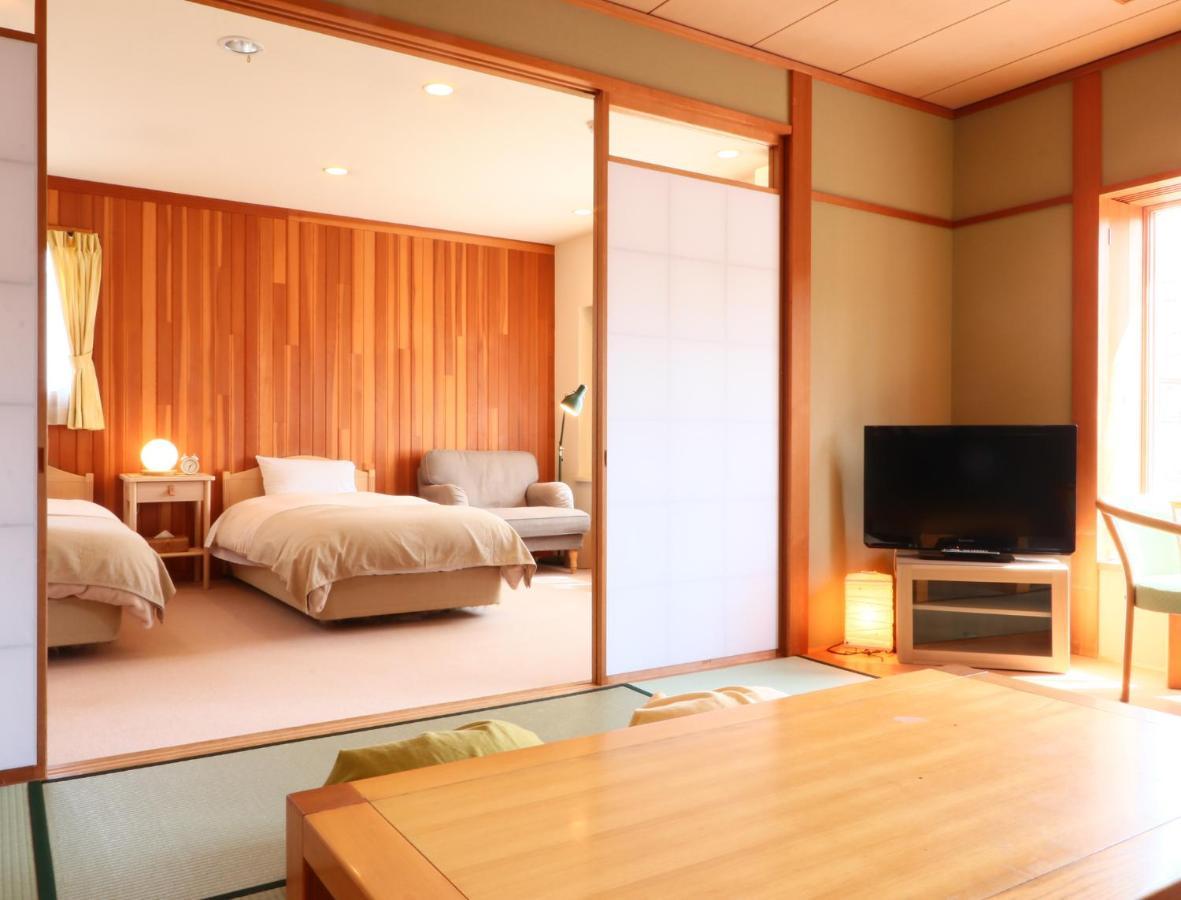 Ryosha Tsukiakari Bed and Breakfast Yamanakako Buitenkant foto