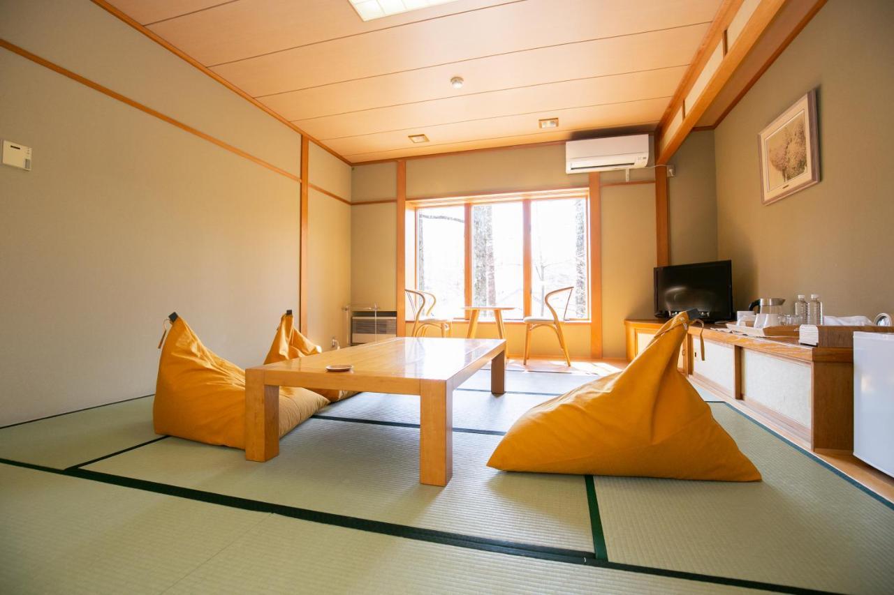 Ryosha Tsukiakari Bed and Breakfast Yamanakako Buitenkant foto